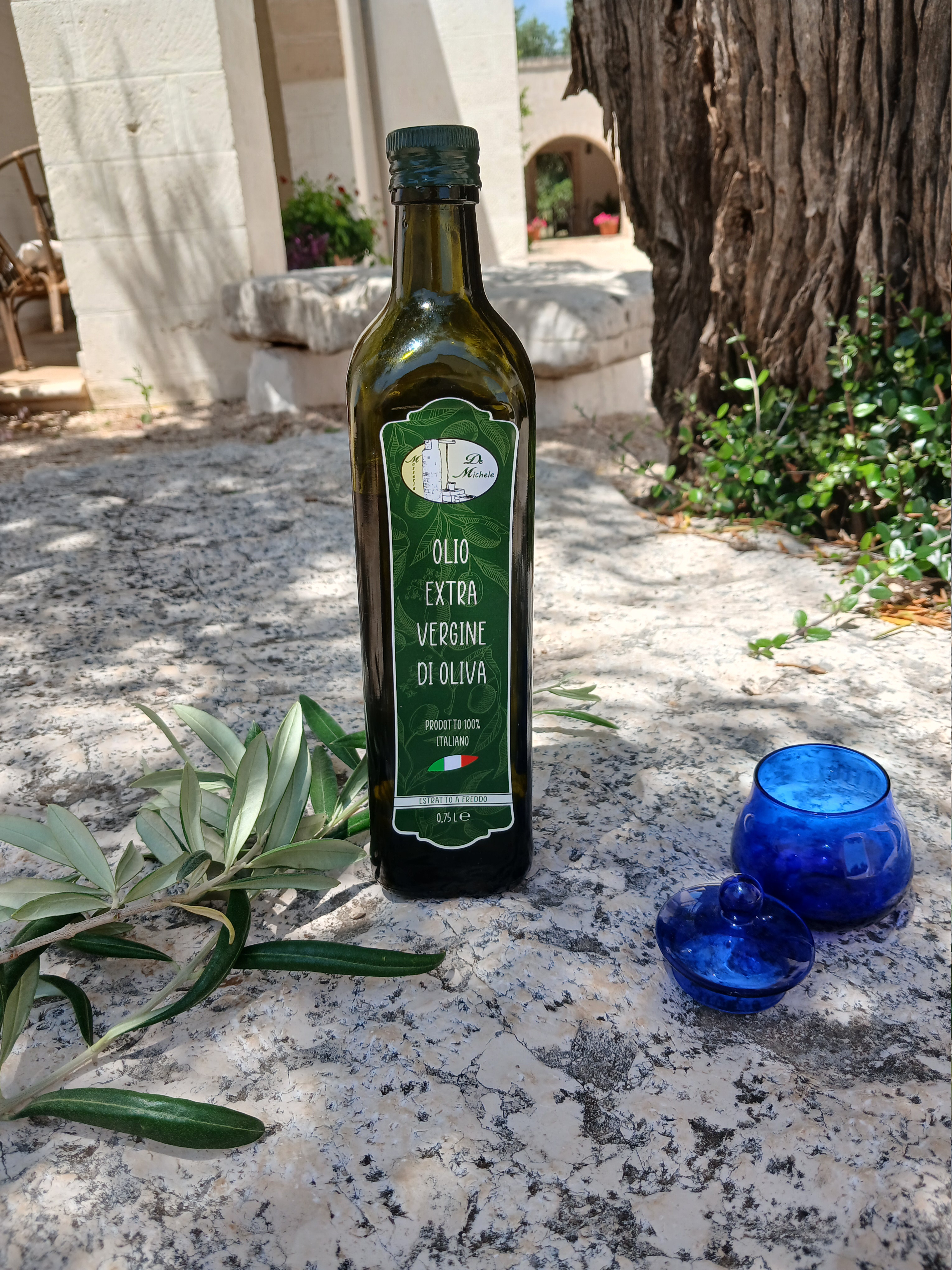 Bottiglia di olio extra vergine di oliva De Michele